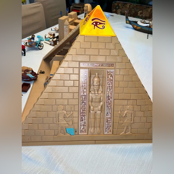 Playmobil 4240 Egyptian Pyramid History Set
Retired 2009
Accessories included - Picture 7 of 11